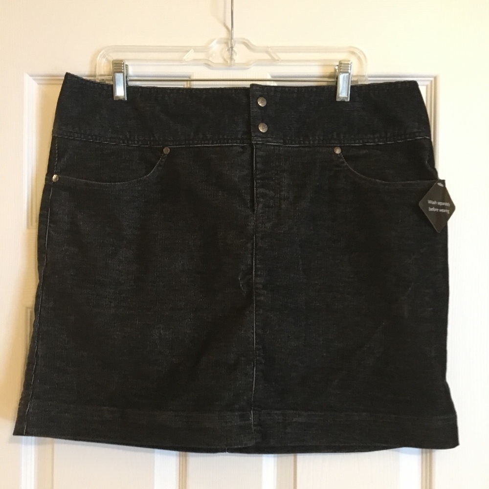 Athleta black corduroy skirt, sz 14 NWT